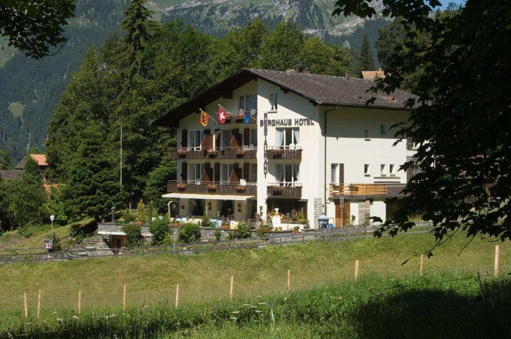 Hotel Berghaus Wengen Ngoại thất bức ảnh